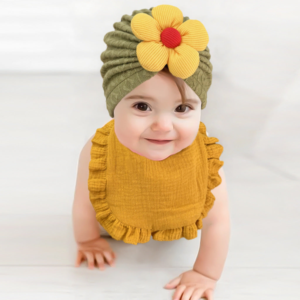 Set de gorro y babero de muselina para reciÃ©n nacido