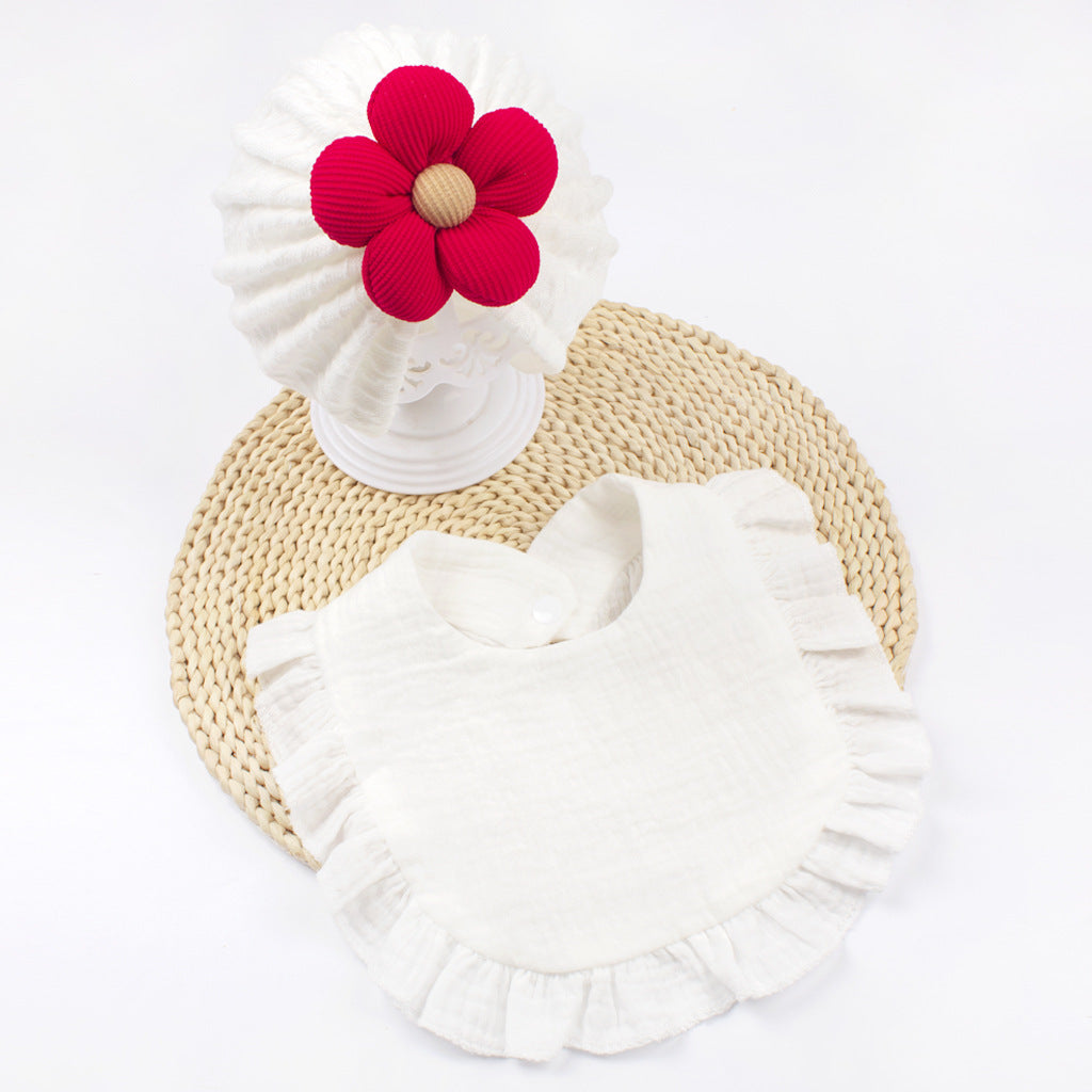 Set de gorro y babero de muselina para reciÃ©n nacido
