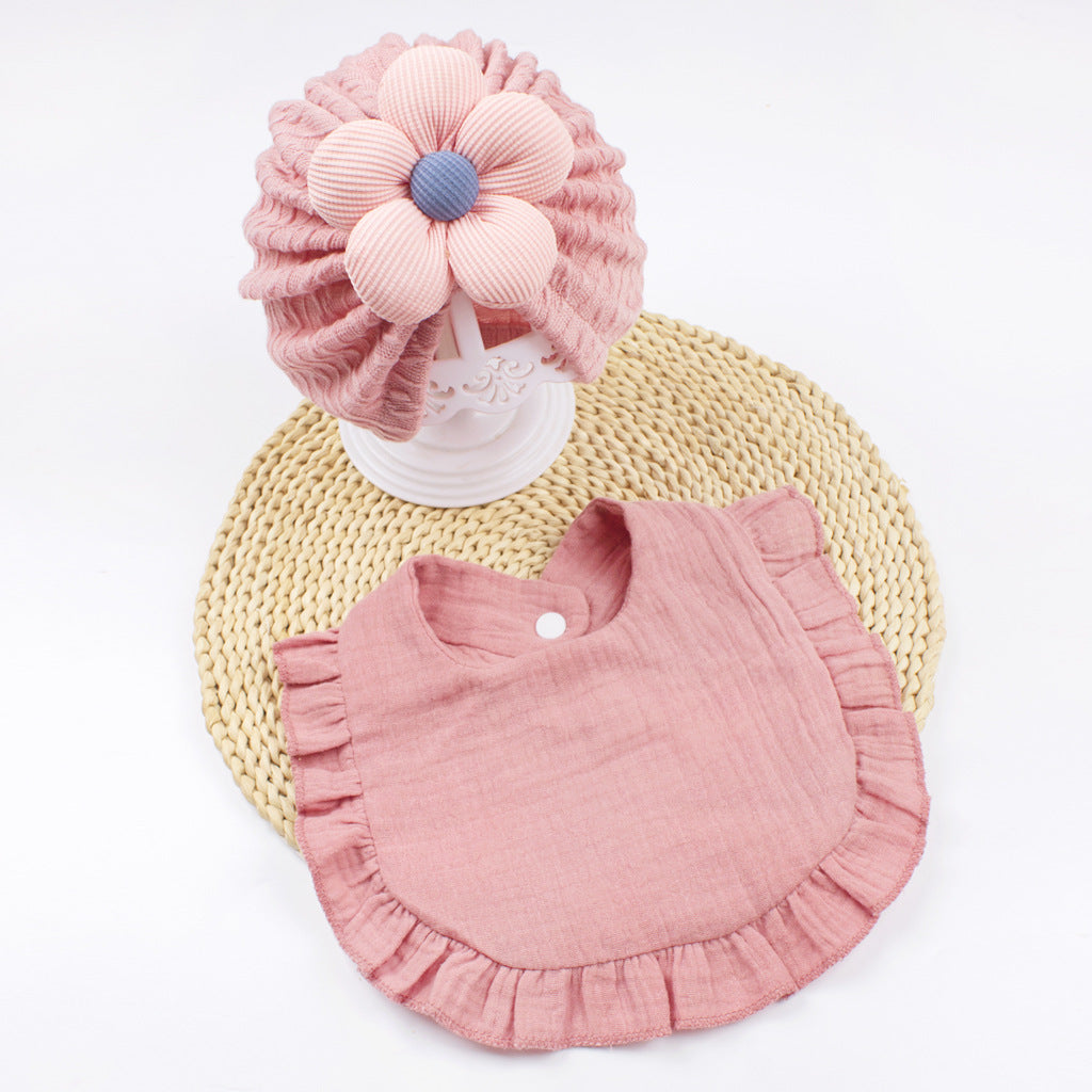 Set de gorro y babero de muselina para reciÃ©n nacido