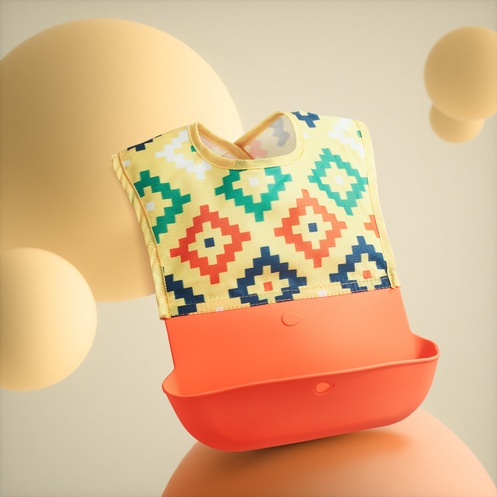 Babero impermeable con bolsillo recogemigas