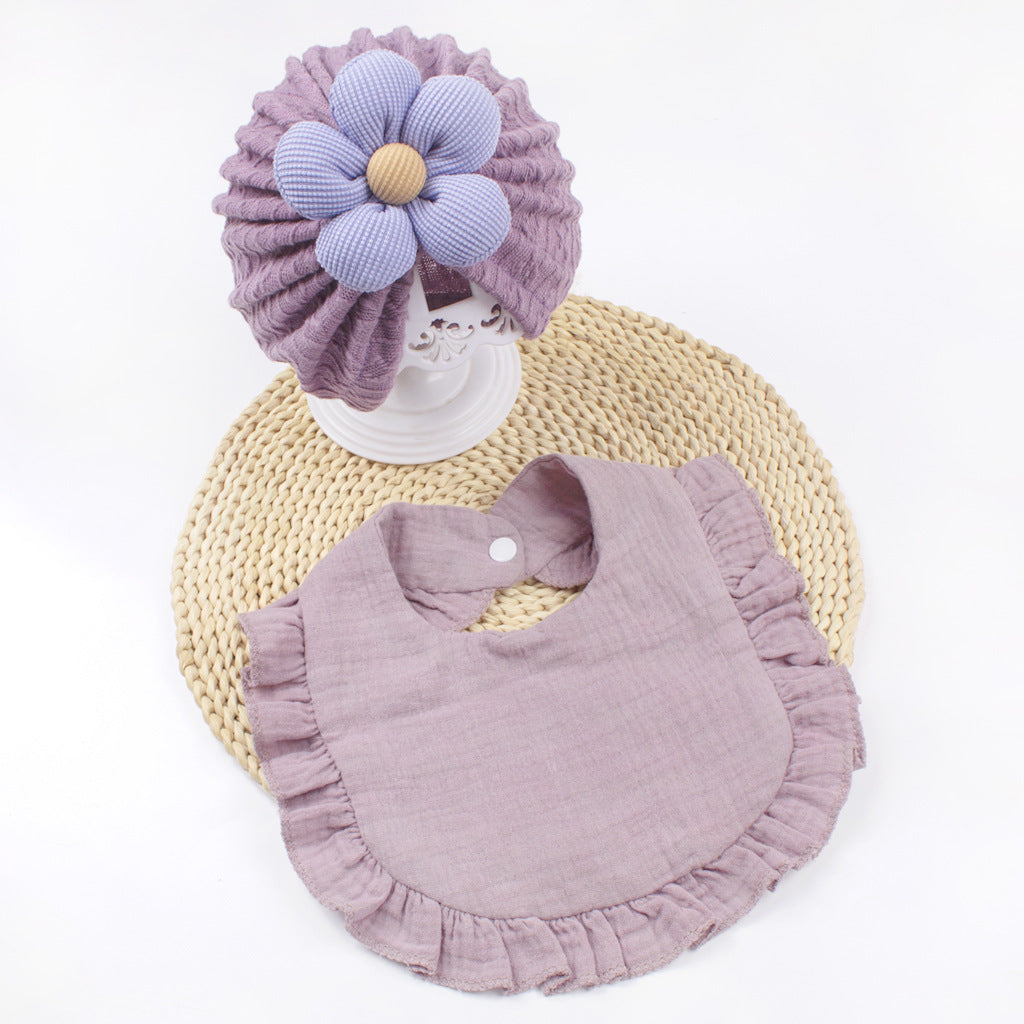 Set de gorro y babero de muselina para reciÃ©n nacido